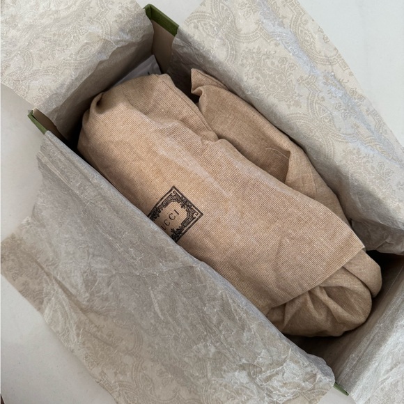 Gucci White Sandals with Interlocking G Logo - Picture 4 of 10